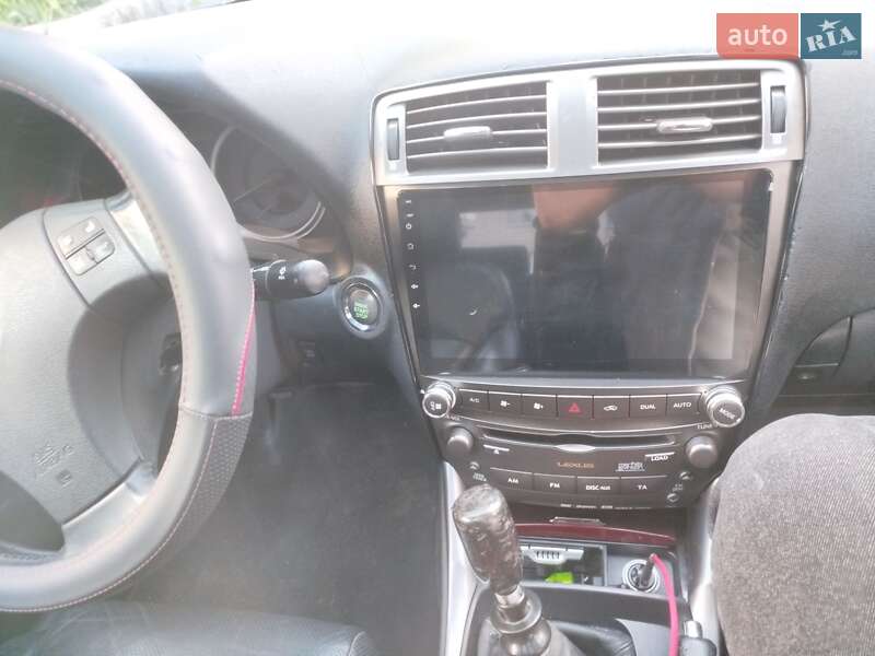 Седан Lexus IS 2005 в Коростене