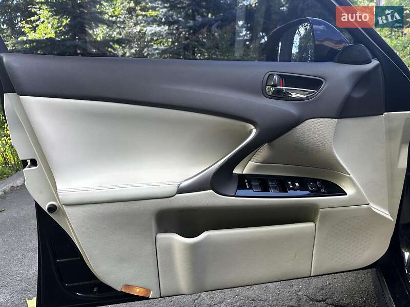 Седан Lexus IS 2011 в Киеве