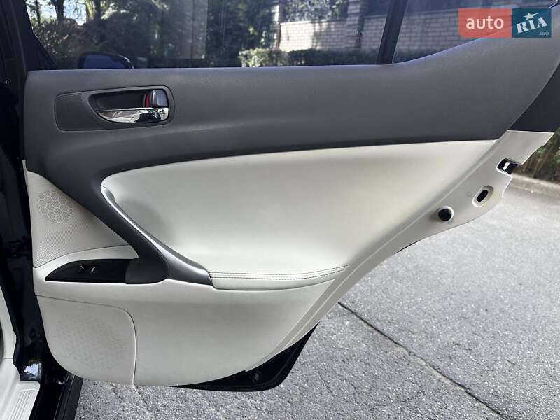 Седан Lexus IS 2011 в Киеве