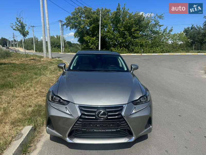 Lexus IS 2017