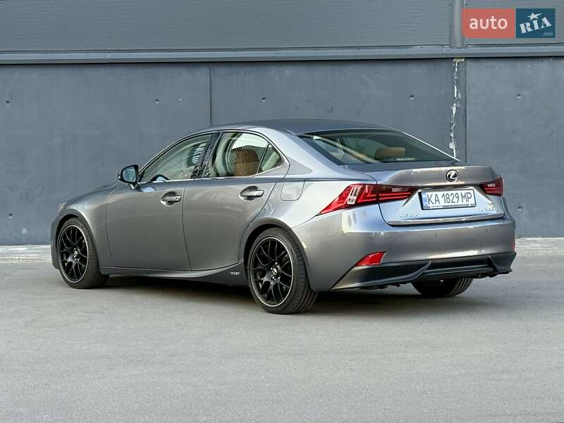 Lexus IS 2013