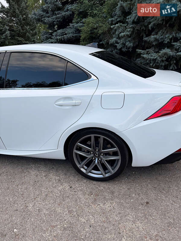 Седан Lexus IS 2017 в Чернигове