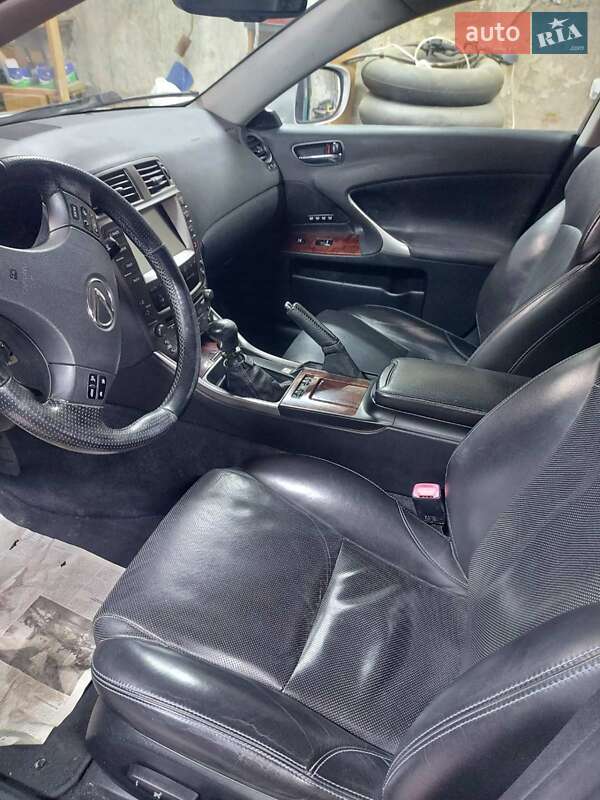 Седан Lexus IS 2005 в Чугуеве