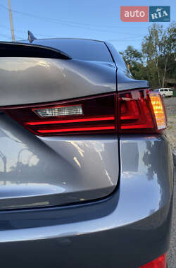Седан Lexus IS 2013 в 