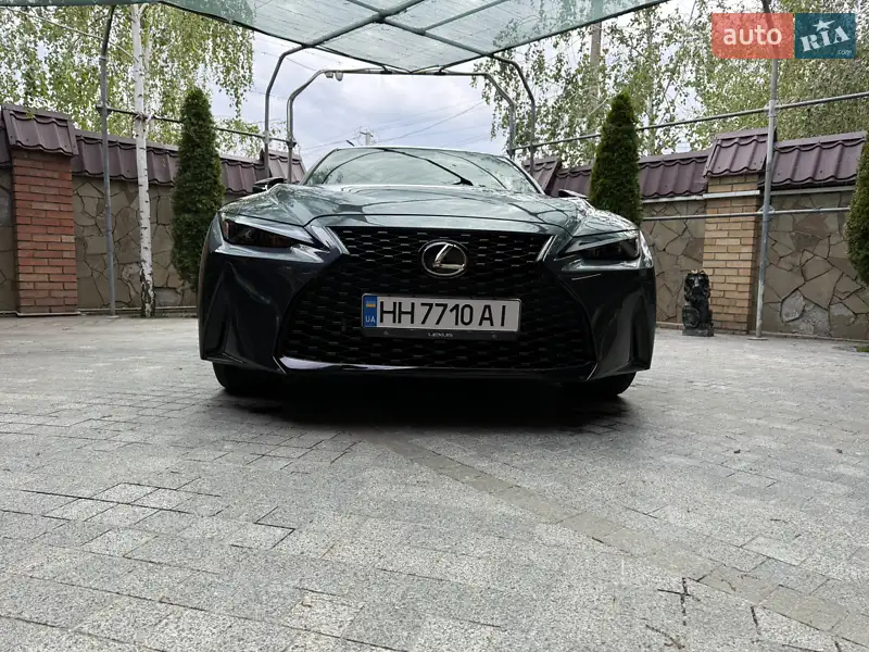 Lexus IS 2021