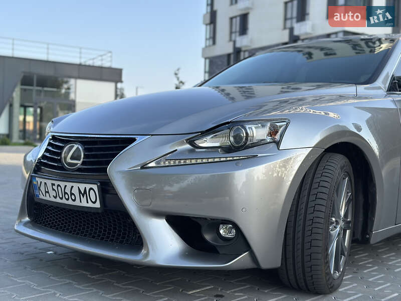 Седан Lexus IS 2014 в Кропивницком