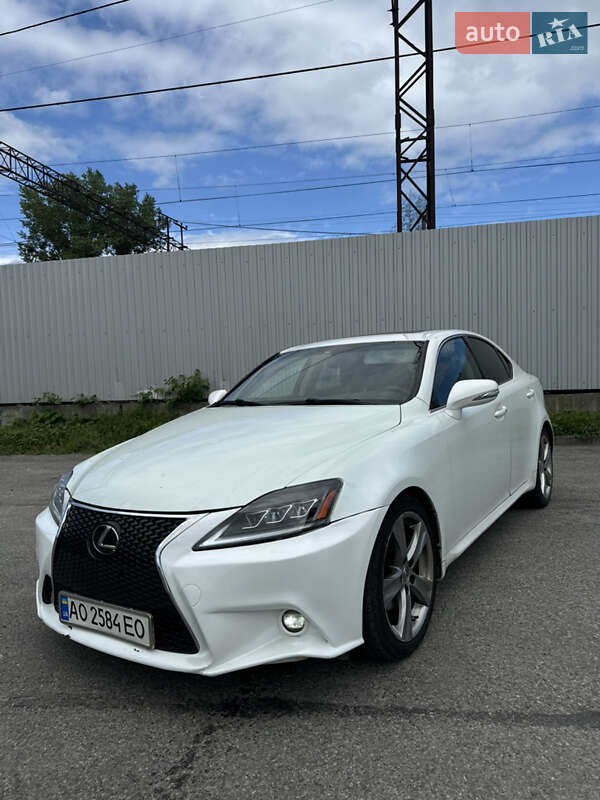 Седан Lexus IS 2010 в Сваляве