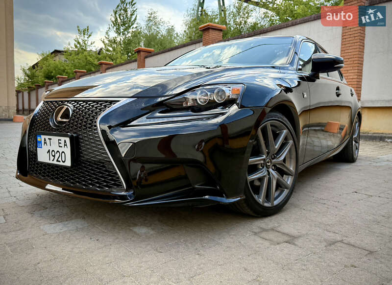 Седан Lexus IS 2015 в Ивано-Франковске