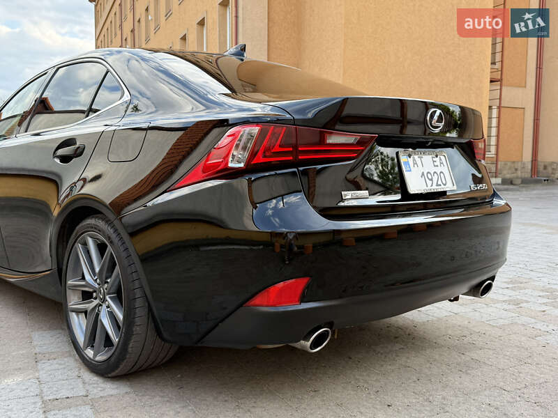 Седан Lexus IS 2015 в Ивано-Франковске