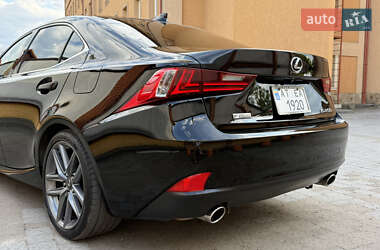 Седан Lexus IS 2015 в 