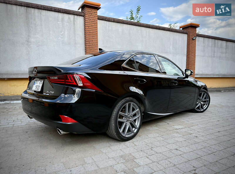 Седан Lexus IS 2015 в Ивано-Франковске