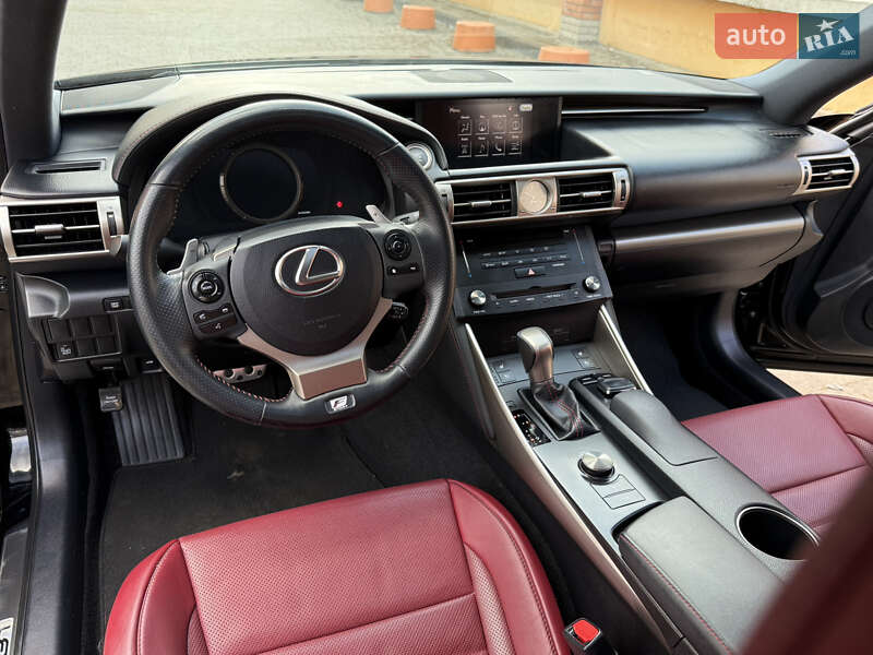 Седан Lexus IS 2015 в Ивано-Франковске