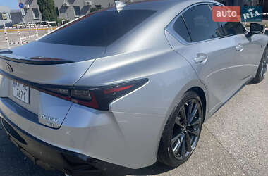 Седан Lexus IS 2022 в 