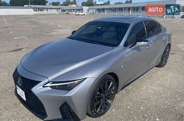 Седан Lexus IS 2022 в 