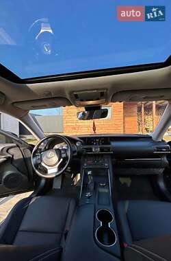 Седан Lexus IS 2020 в 