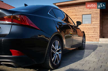Седан Lexus IS 2020 в 