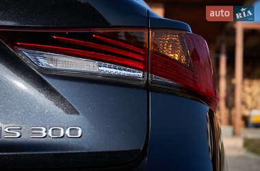 Седан Lexus IS 2020 в 