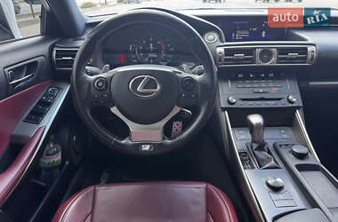 Седан Lexus IS 2015 в 