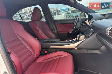 Седан Lexus IS 2015 в 
