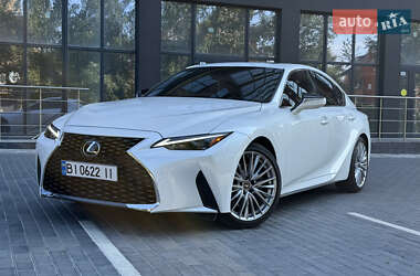 Седан Lexus IS 2024 в 