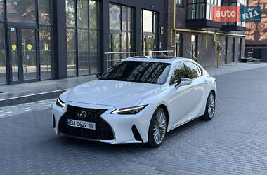 Седан Lexus IS 2024 в 