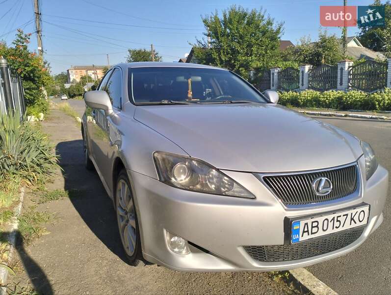 Седан Lexus IS 2007 в Тростянце