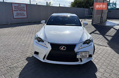 Седан Lexus IS 2015 в 