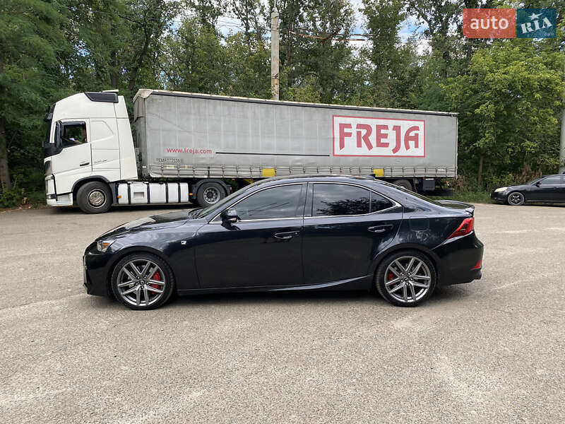 Седан Lexus IS 2018 в Киеве