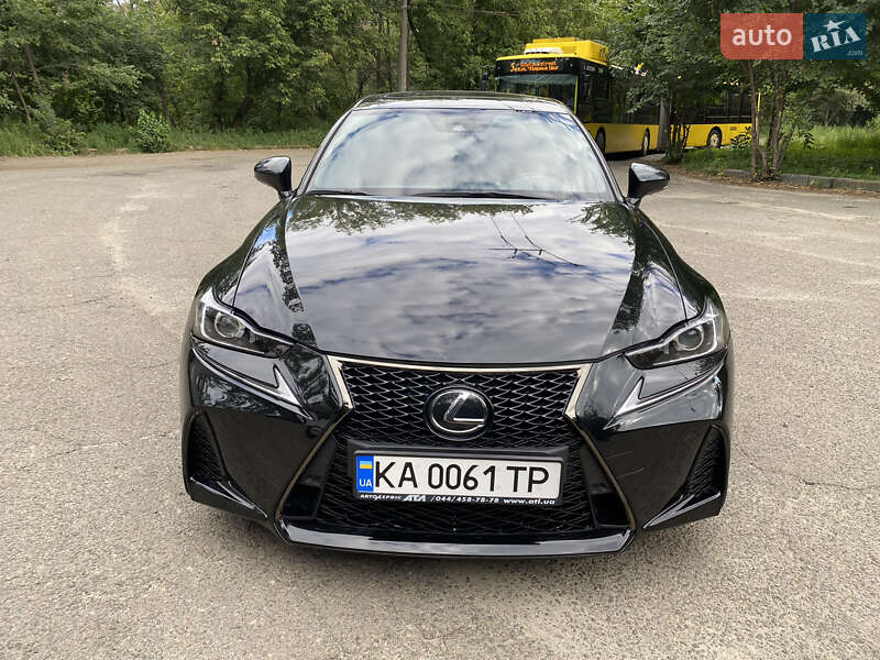 Седан Lexus IS 2018 в Киеве