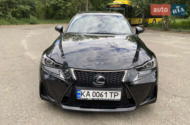 Седан Lexus IS 2018 в 