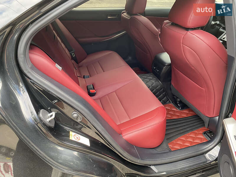 Седан Lexus IS 2018 в Киеве