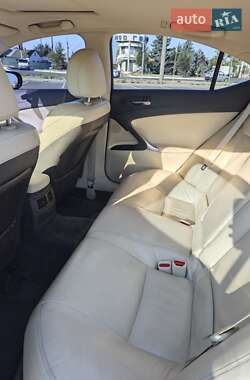 Седан Lexus IS 2012 в 