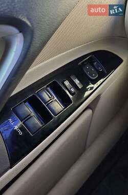 Седан Lexus IS 2012 в 