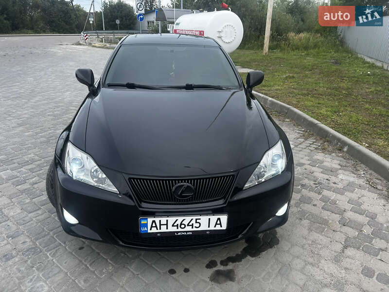 Седан Lexus IS 2005 в Клесовом