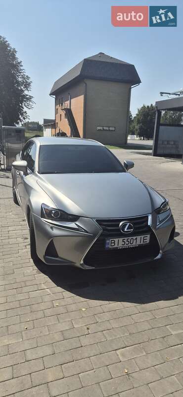 Седан Lexus IS 2017 в 