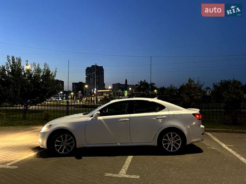 Седан Lexus IS 2010 в Львове