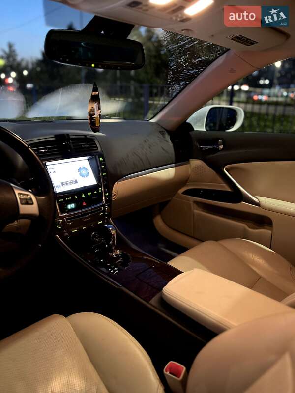 Седан Lexus IS 2010 в Львове