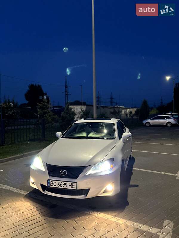 Седан Lexus IS 2010 в Львове
