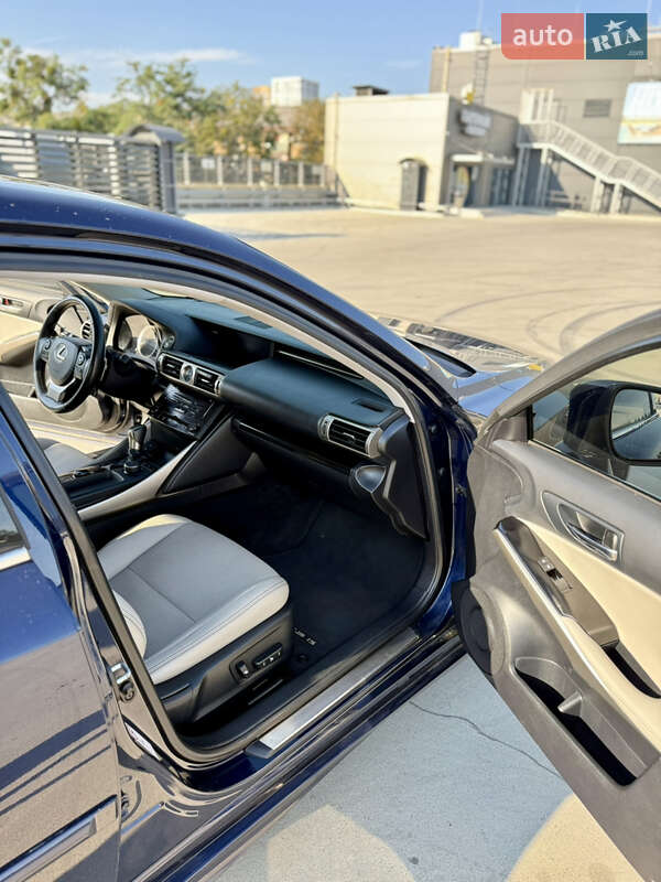 Седан Lexus IS 2013 в Киеве