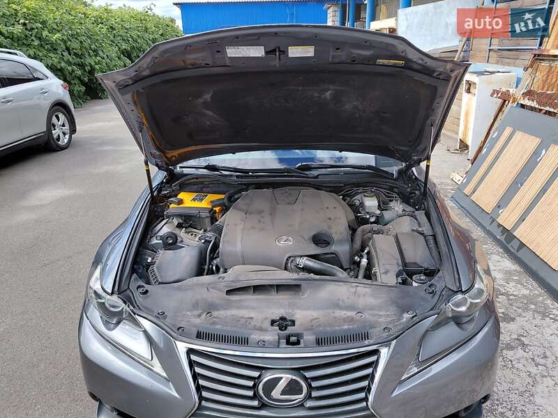 Седан Lexus IS 2014 в Буче