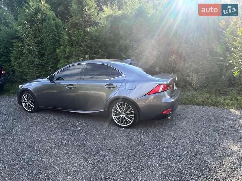 Седан Lexus IS 2014 в Буче