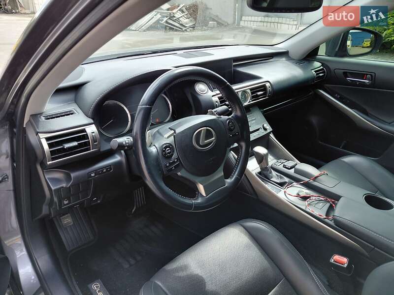 Седан Lexus IS 2014 в Буче