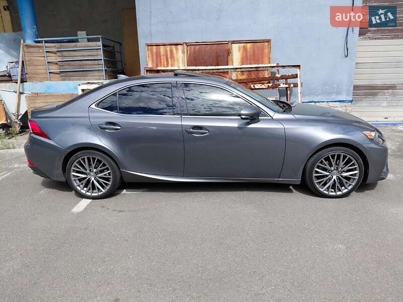 Седан Lexus IS 2014 в Буче