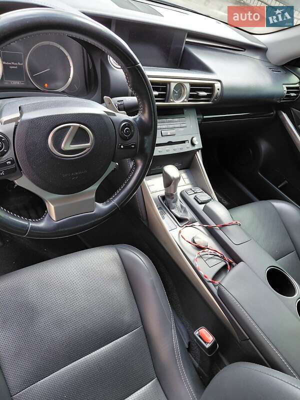 Седан Lexus IS 2014 в Буче