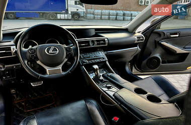 Седан Lexus IS 2014 в 