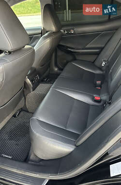 Седан Lexus IS 2013 в 