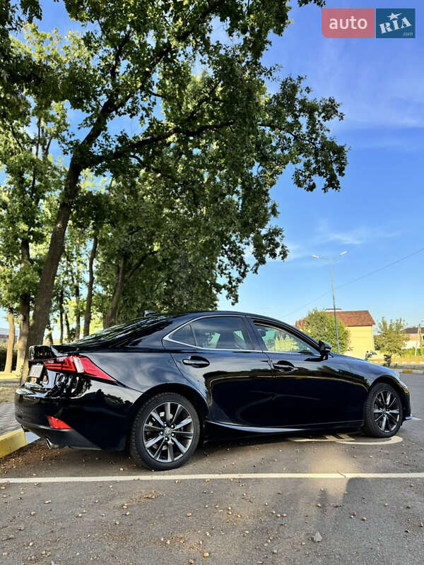 Седан Lexus IS 2015 в Киеве