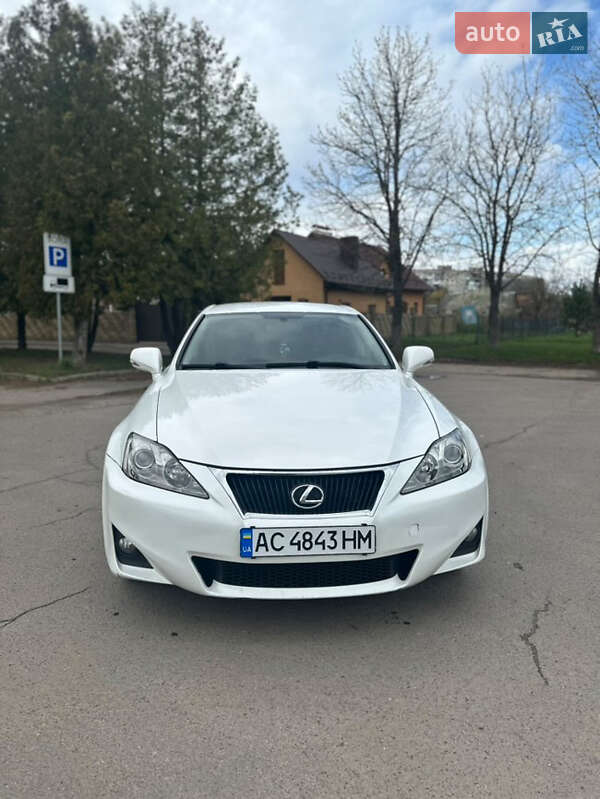 Седан Lexus IS 2012 в Луцке