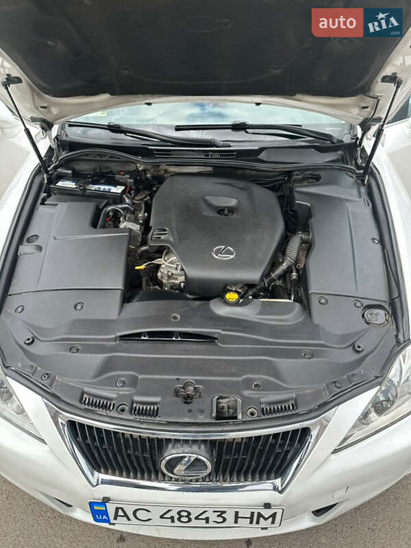 Седан Lexus IS 2012 в Луцке