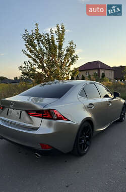 Седан Lexus IS 2015 в 